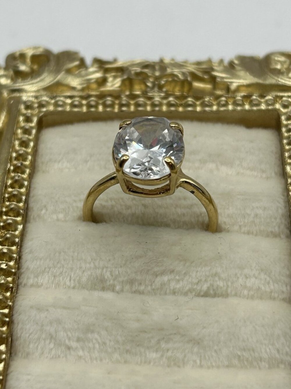 Vintage Gold Tone Large Clear Glass Solitaire Ring Size 7.5 Costume Jewelry Gift - Picture 3 of 13